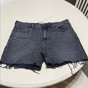 Women’s Everlane black cut-off shorts—14